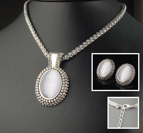 BOLD & BEAUTIFUL MOONSTONE SET